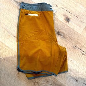 Men’s Vuori banks shorts size XL - NWT